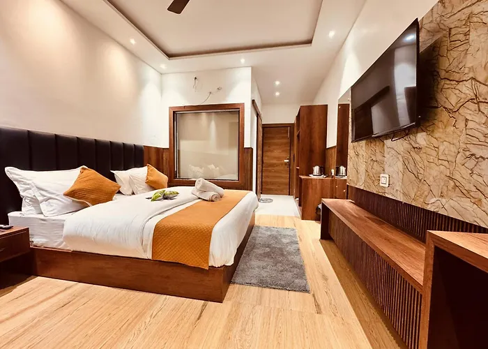 Hotel Sky Heaven Dalhousie Mall Road